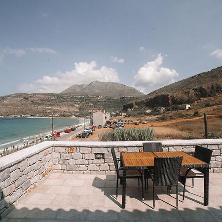 George Seafront Suites Néon Oítilon المظهر الخارجي الصورة
