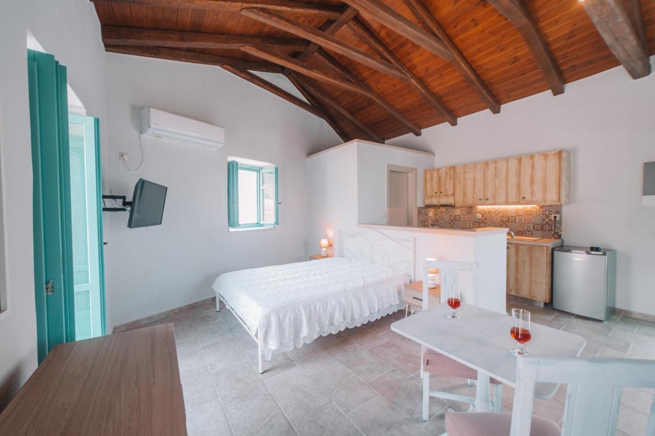 George Seafront Suites Néon Oítilon المظهر الخارجي الصورة
