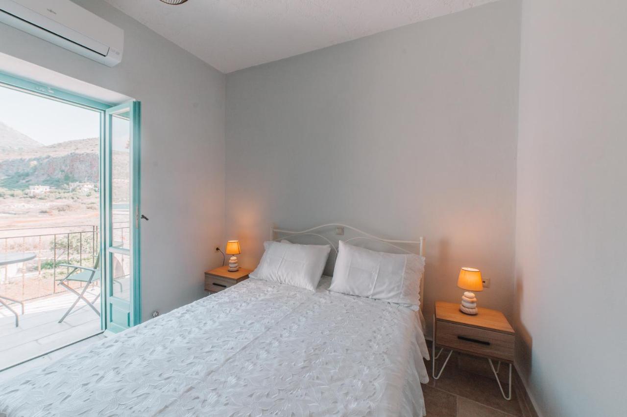 George Seafront Suites Néon Oítilon المظهر الخارجي الصورة