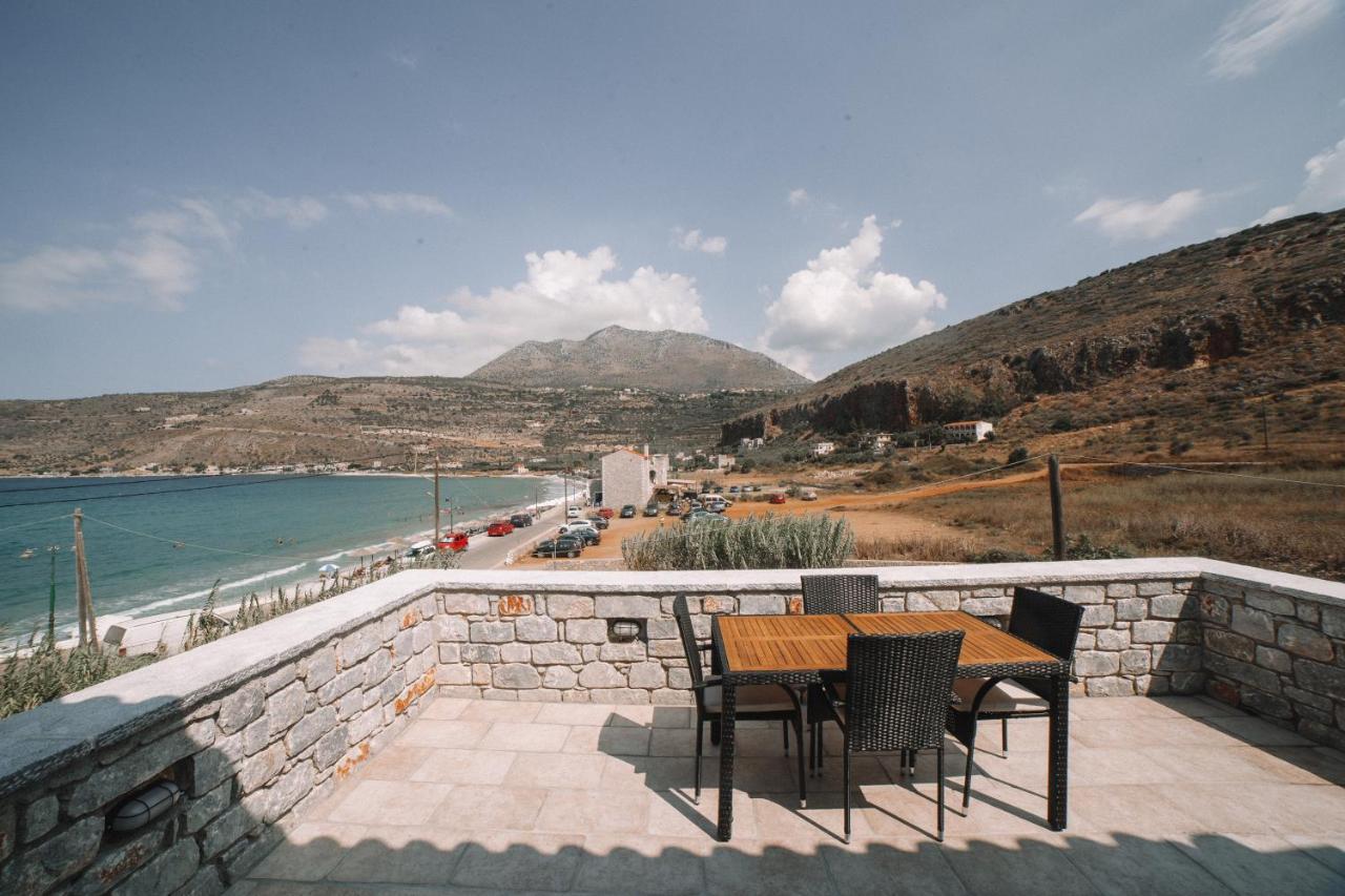George Seafront Suites Néon Oítilon المظهر الخارجي الصورة