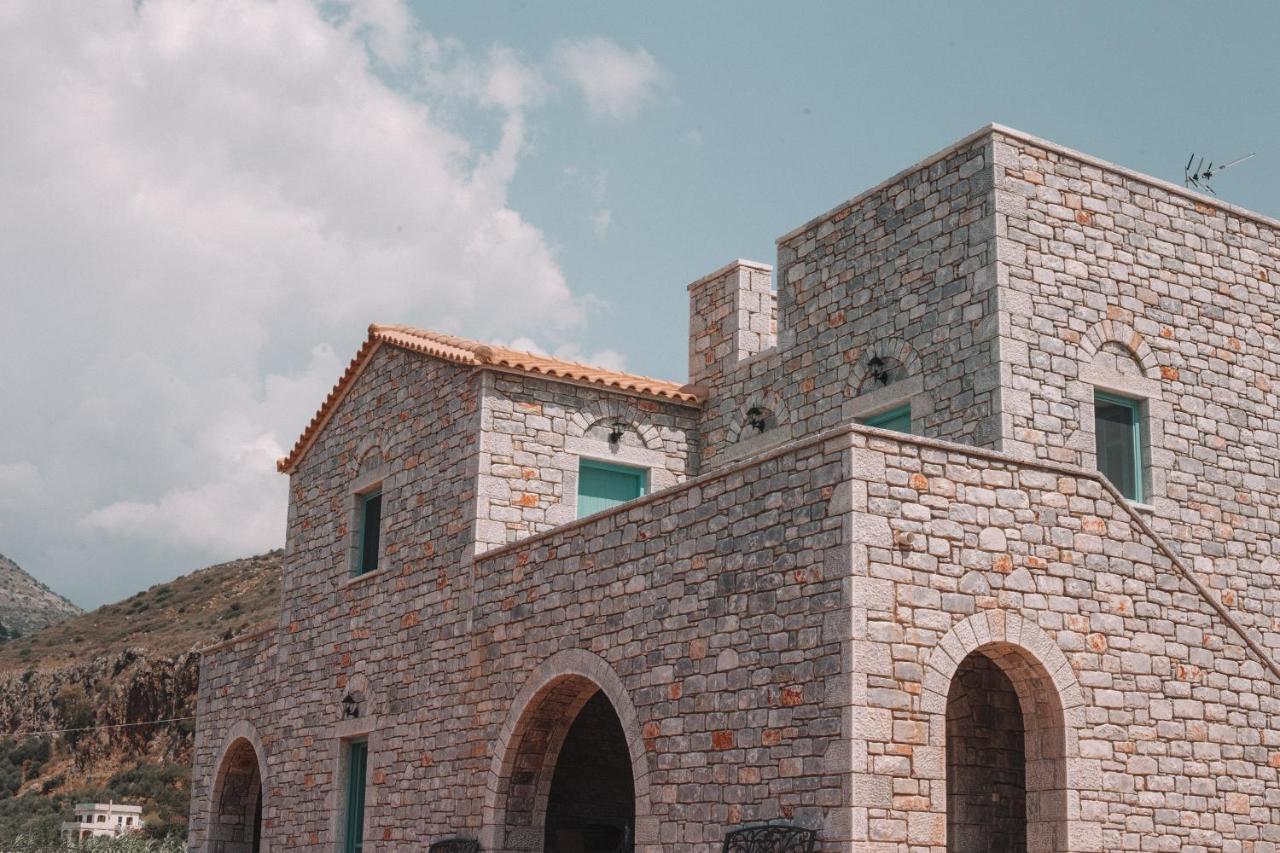 George Seafront Suites Néon Oítilon المظهر الخارجي الصورة