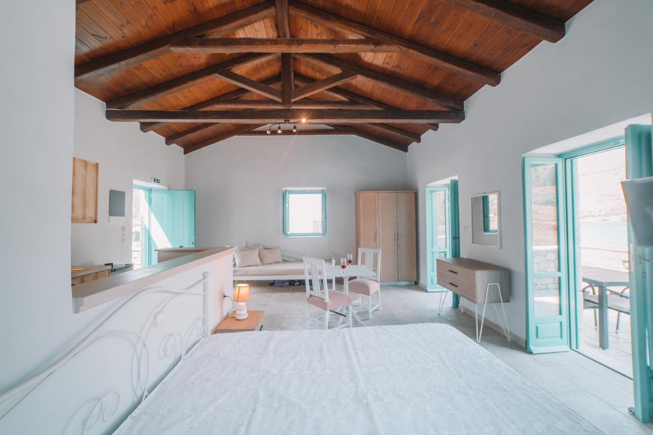 George Seafront Suites Néon Oítilon المظهر الخارجي الصورة